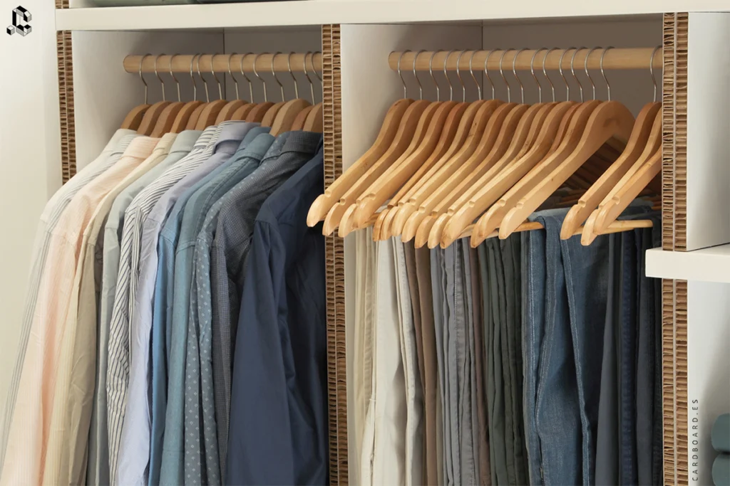 vestidor-de-cartón-perchero-tienda-ropa
