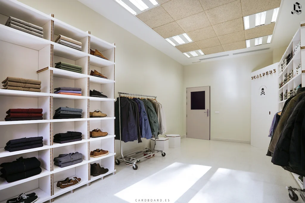 vestidor de cartón-ropa-tiendas