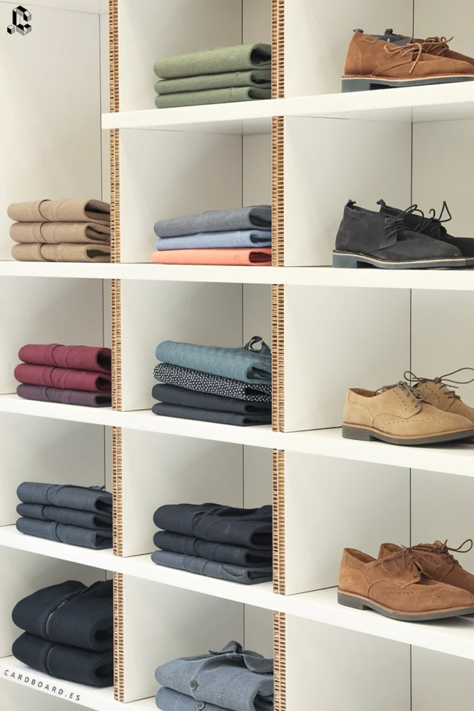 vestidor-de-cartón-valdas-estanteria-tienda