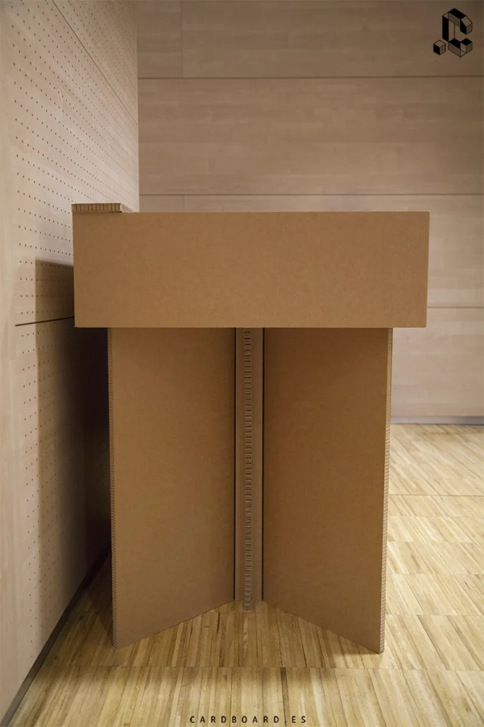 vitrinas-de-cartón-para-exposiciones-de-arte-madrid